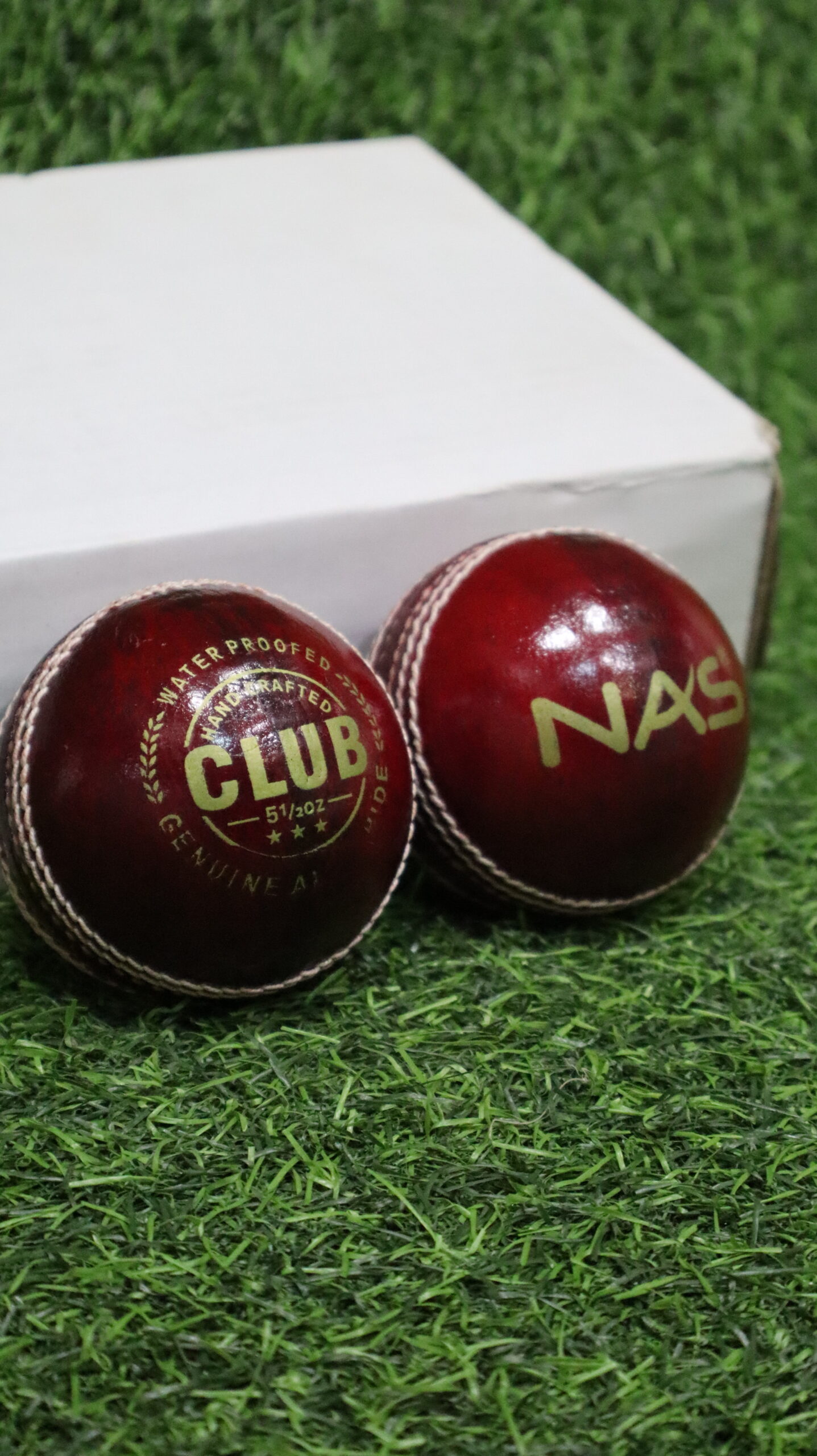 CRICKET BALL RED-NAS CLUB-B3832-1