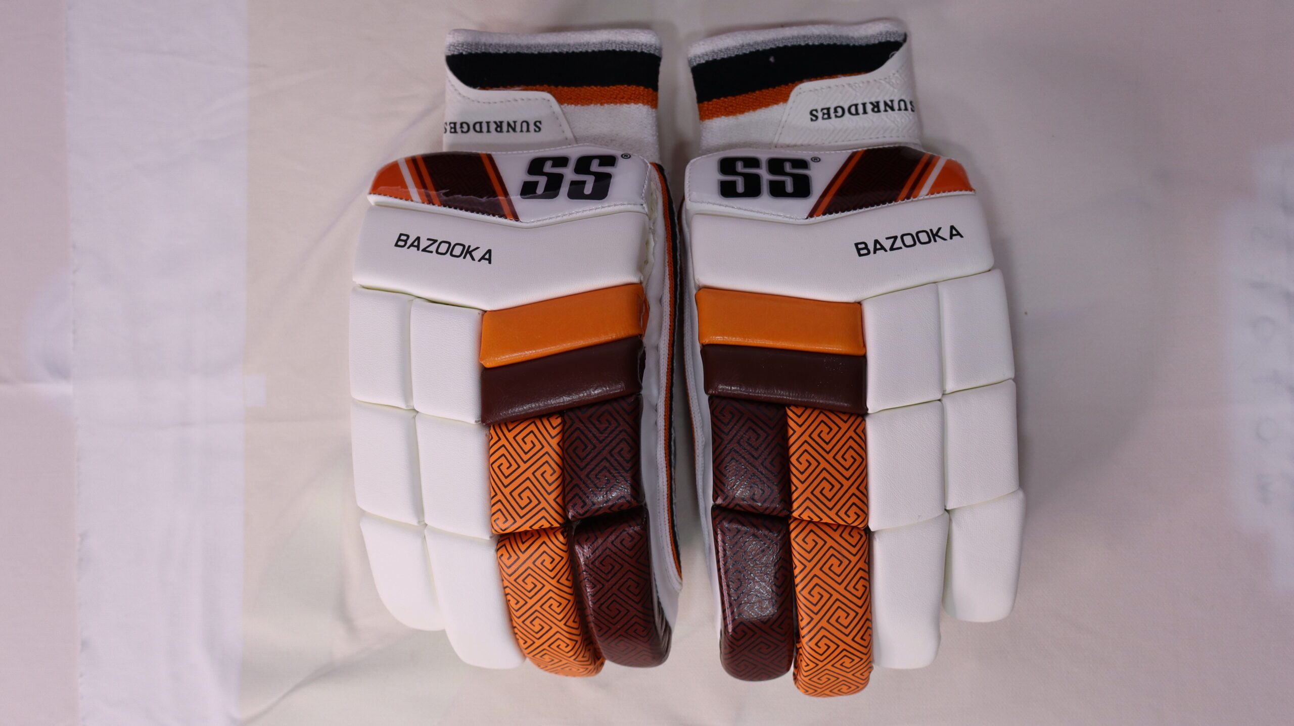 CRICKET BATTING GLOVES-SS BAZOOKA