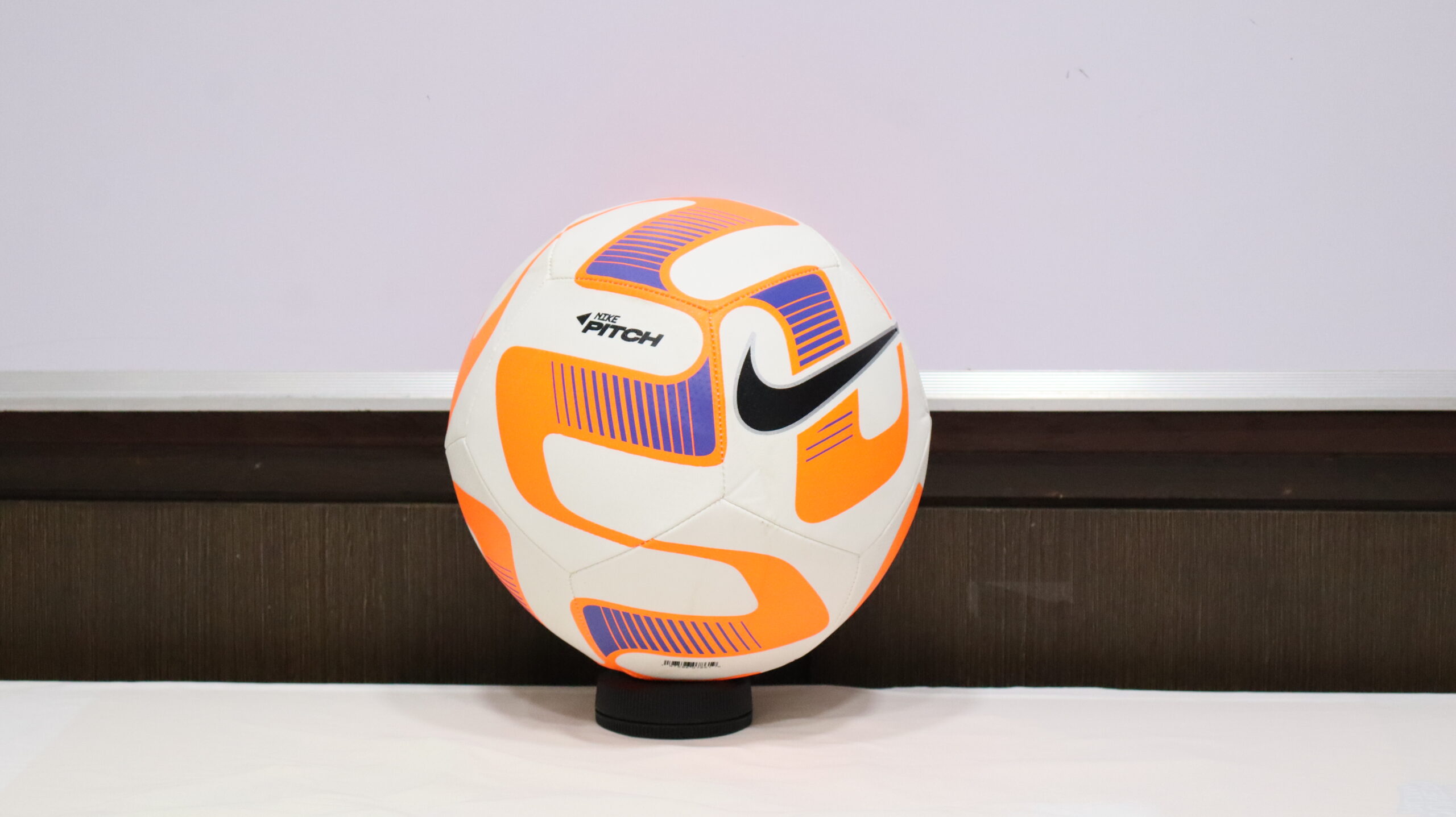 FOOTBALL-NIKE-PITCH-A6183--FS